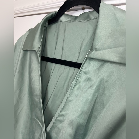 💗 Faux Satin Green Dress - Picture 2 of 6